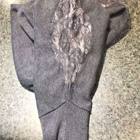 Beautiful grey Maurice’s sweater size Medium.  Short sleeves with lace shoulder - Picture 9 of 9